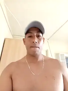 Reveldeseductor online show from April 6, 2026, 9:05 pm