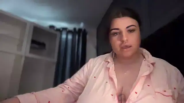 curvybabesx1 online show from September 21, 2025, 1:05 pm