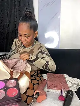 chiquimaturesexy online show from February 14, 2026, 9:48 pm