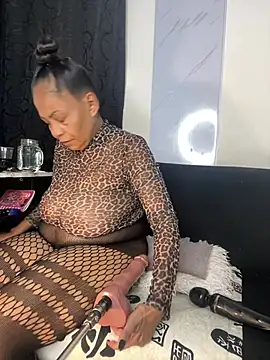 chiquimaturesexy online show from March 2, 2026, 9:44 pm