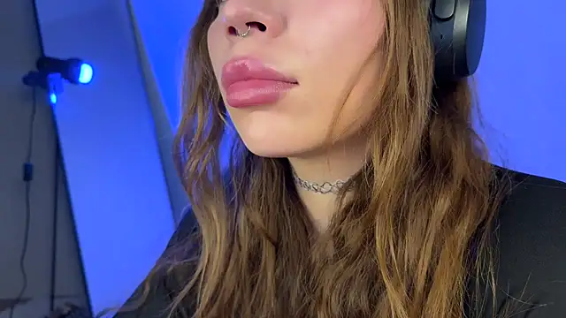 PaulaPratt online show from March 11, 2025, 4:51 am