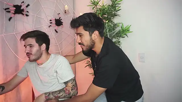 Snapshot of Tony_Wylie chatting on October 14, 2025, 11:25 pm Tony Wylie online show from October 14, 2025, 11:25 pm