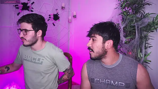 Snapshot of Tony_Wylie chatting on October 22, 2025, 9:03 pm Tony Wylie online show from October 22, 2025, 9:03 pm