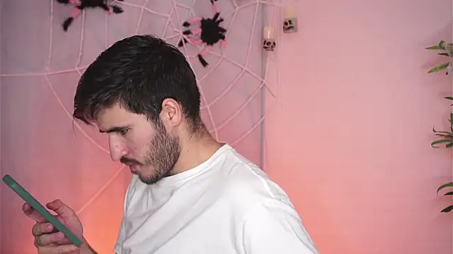 Snapshot of Tony_Wylie chatting on October 20, 2025, 9:48 pm Tony Wylie online show from October 20, 2025, 9:48 pm