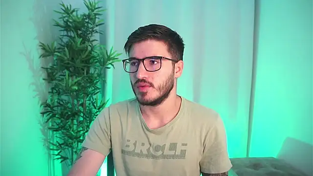 Snapshot of Tony_Wylie chatting on November 5, 2025, 9:34 am Tony Wylie online show from November 5, 2025, 9:34 am