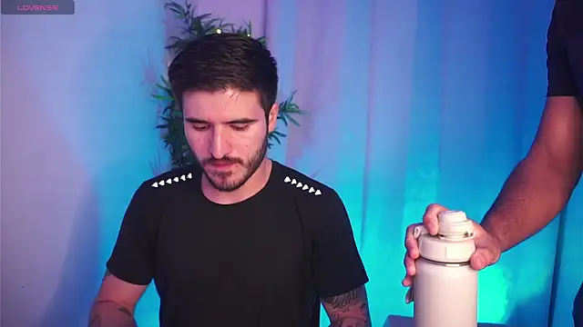 Snapshot of Tony_Wylie chatting on December 17, 2025, 10:48 pm Tony Wylie online show from December 17, 2025, 10:48 pm