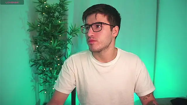 Snapshot of Tony_Wylie chatting on November 15, 2025, 10:19 am Tony Wylie online show from November 15, 2025, 10:19 am