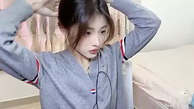 Snapshot of Vania-818- chatting on January 6, 2025, 8:14 am Vania-818- online show from January 6, 2025, 8:14 am