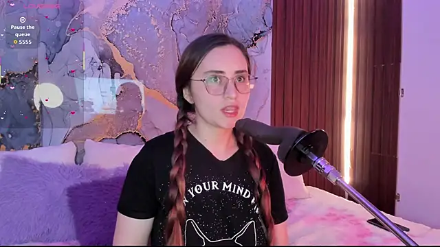 Snapshot of centaurigirl chatting on December 4, 2025, 4:22 am centaurigirl online show from December 4, 2025, 4:22 am