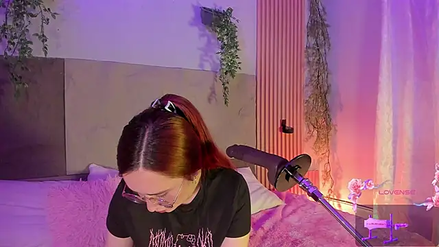 centaurigirl online show from February 19, 2026, 4:31 am