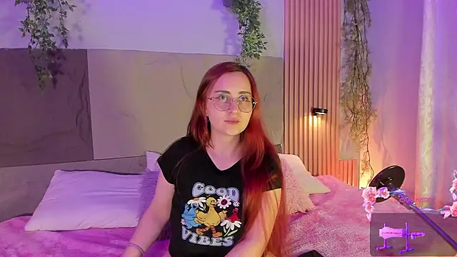 centaurigirl online show from February 15, 2026, 4:24 am