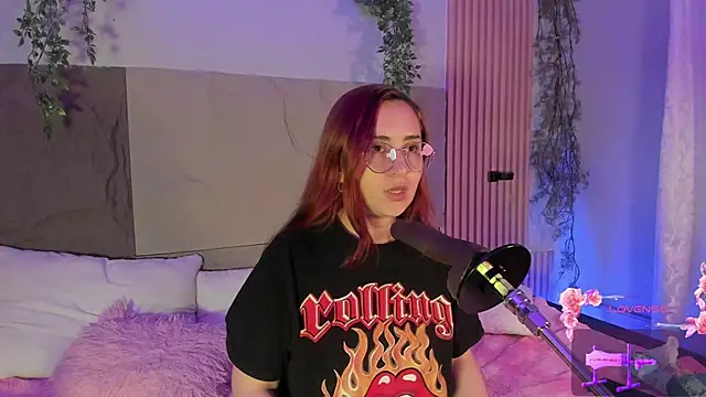 centaurigirl online show from February 22, 2026, 5:21 am