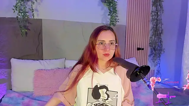 centaurigirl online show from February 25, 2026, 4:12 am