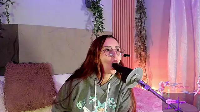 centaurigirl online show from March 11, 2026, 4:39 am