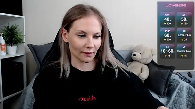Snapshot of Sunny_bunny6 chatting on June 23, 2026, 5:49 am Sunny bunny6 online show from June 23, 2026, 5:49 am