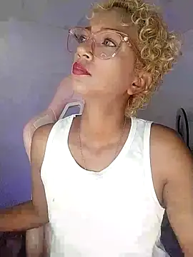 Amaliu  online show from November 18, 2025, 2:42 pm