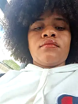 DANIELA MICHEL online show from February 5, 2025, 1:54 pm