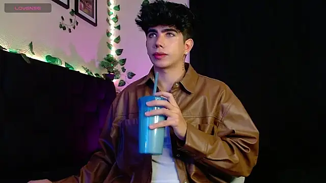 LyleBennett  online show from January 27, 2025, 11:11 am