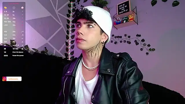 LyleBennett  online show from December 2, 2024, 10:35 am