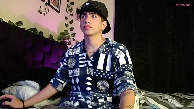 LyleBennett  online show from February 17, 2025, 12:49 pm