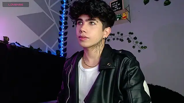 LyleBennett  online show from December 4, 2024, 10:07 am