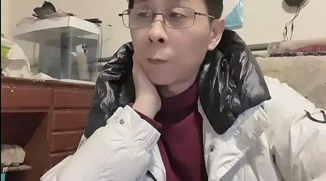 Snapshot of TGH521 chatting on January 17, 2025, 11:38 am TGH521 online show from January 17, 2025, 11:38 am