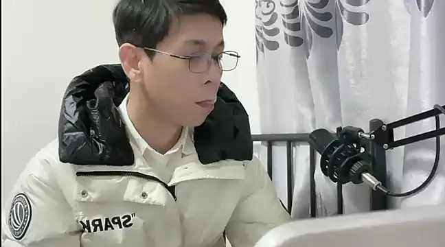 Snapshot of TGH521 chatting on January 12, 2025, 8:14 am TGH521 online show from January 12, 2025, 8:14 am