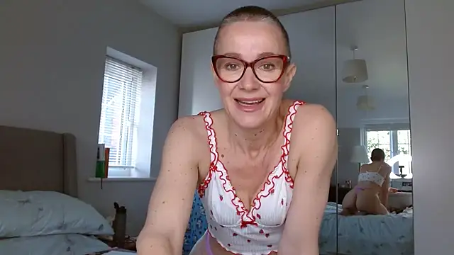 ELEGANT-ARIA36 online show from February 22, 2025, 12:40 pm