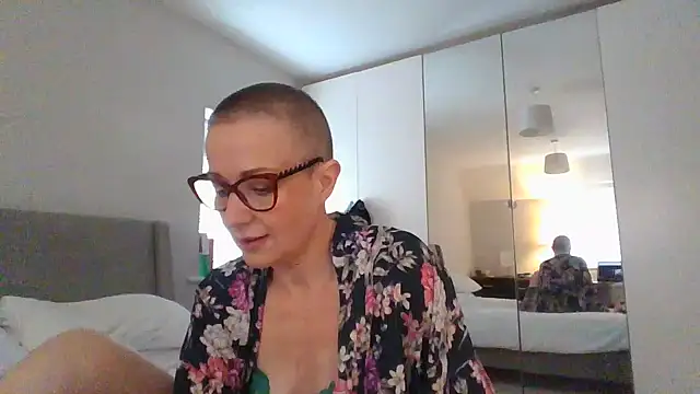 ELEGANT-ARIA36 online show from February 5, 2025, 9:46 am