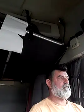 Snapshot of Billy72 chatting on June 1, 2026, 4:28 pm Billy72 online show from June 1, 2026, 4:28 pm