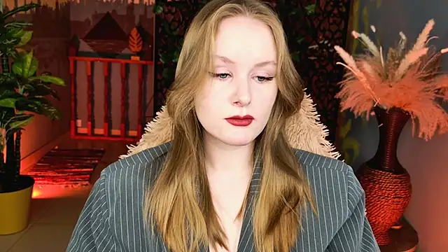 Snapshot of VivienLeeigh chatting on April 28, 2026, 5:23 am VivienLeeigh online show from April 28, 2026, 5:23 am