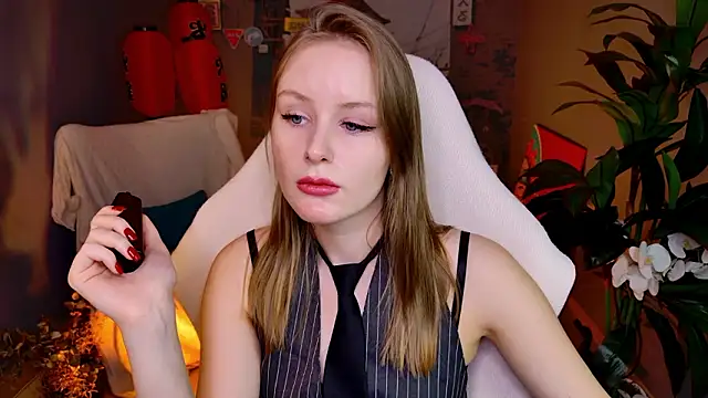 VivienLeeigh online show from February 11, 2026, 5:29 am