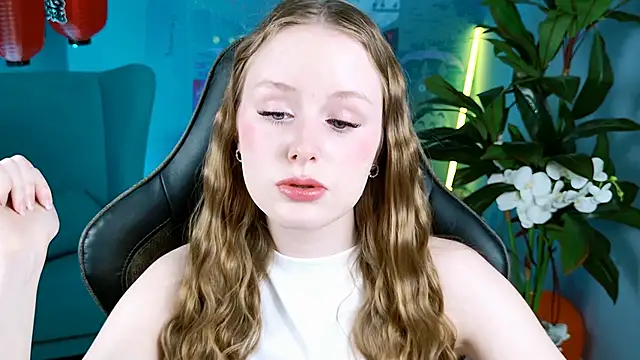 Snapshot of VivienLeeigh chatting on November 4, 2025, 9:02 am VivienLeeigh online show from November 4, 2025, 9:02 am