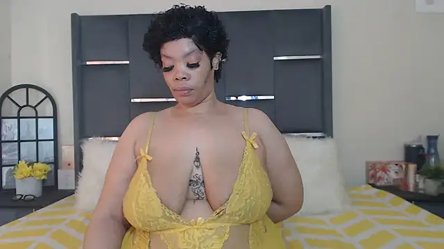 Snapshot of LaCaramellaChocolatia chatting on October 17, 2025, 7:33 am LaCaramellaChocolatia online show from October 17, 2025, 7:33 am