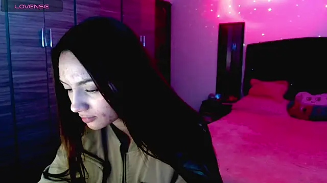 Snapshot of holy_juli chatting on November 7, 2025, 3:44 am holy juli online show from November 7, 2025, 3:44 am