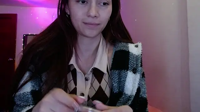Snapshot of holy_juli chatting on May 4, 2026, 3:10 am holy juli online show from May 4, 2026, 3:10 am