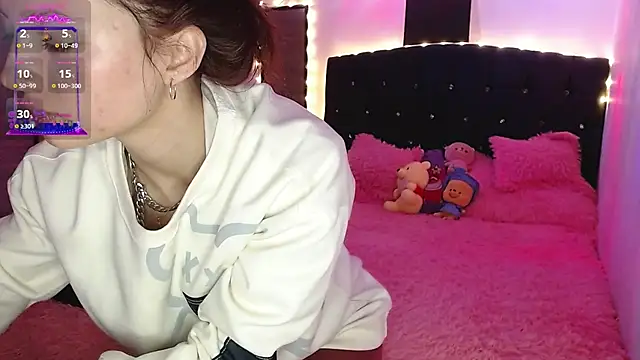 Snapshot of holy_juli chatting on March 10, 2025, 5:00 am holy juli online show from March 10, 2025, 5:00 am