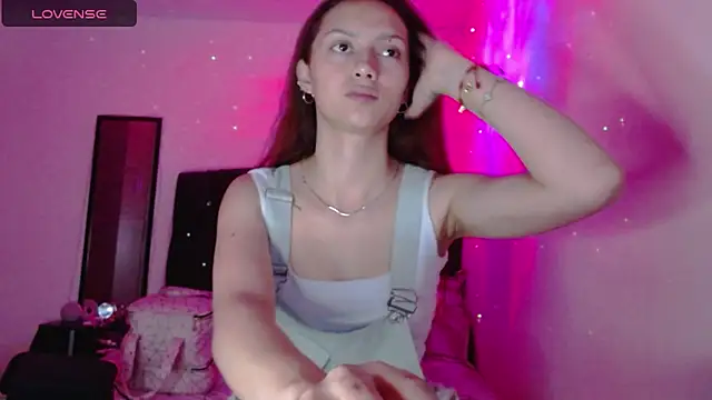 Snapshot of holy_juli chatting on September 20, 2025, 3:11 am holy juli online show from September 20, 2025, 3:11 am