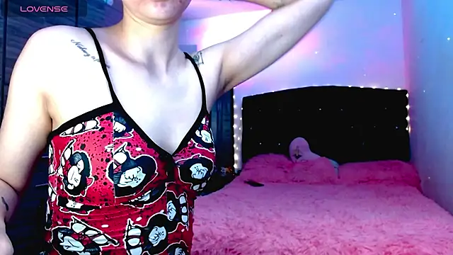 Snapshot of holy_juli chatting on November 26, 2025, 3:39 am holy juli online show from November 26, 2025, 3:39 am