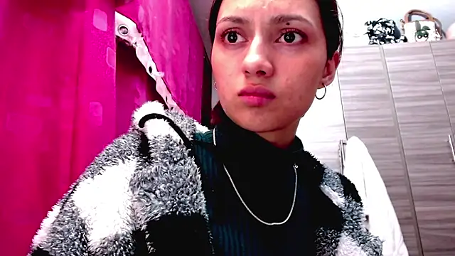 holy juli online show from February 2, 2026, 5:17 am