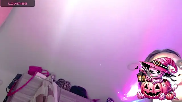 Snapshot of holy_juli chatting on October 23, 2025, 4:33 am holy juli online show from October 23, 2025, 4:33 am