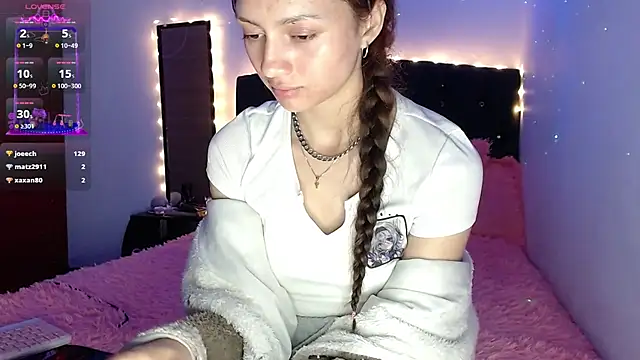 Snapshot of holy_juli chatting on March 15, 2025, 9:52 am holy juli online show from March 15, 2025, 9:52 am