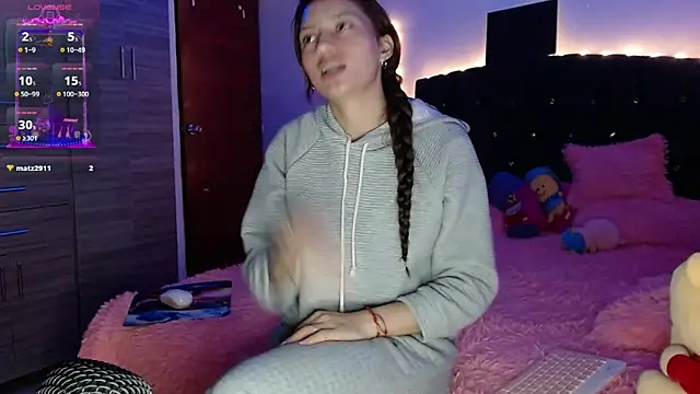 Snapshot of holy_juli chatting on March 15, 2025, 6:47 am holy juli online show from March 15, 2025, 6:47 am