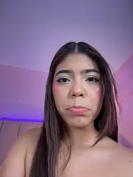 KellyOlsenbe online show from June 17, 2026, 1:21 pm