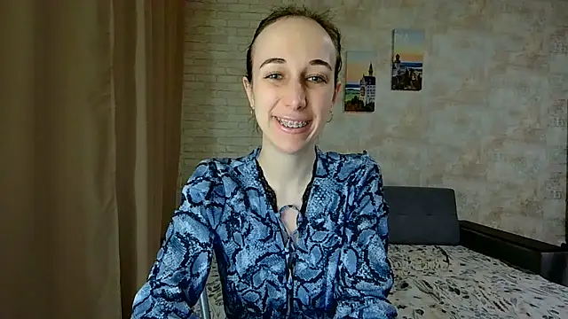 Snapshot of Anika_bloom chatting on April 16, 2026, 9:39 pm Anika bloom online show from April 16, 2026, 9:39 pm