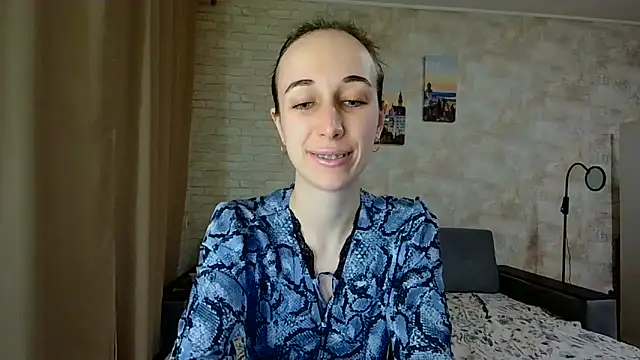 Snapshot of Anika_bloom chatting on April 16, 2026, 8:42 pm Anika bloom online show from April 16, 2026, 8:42 pm