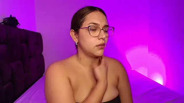 Snapshot of EmilySavvato chatting on March 16, 2025, 10:20 pm EmilySavvato online show from March 16, 2025, 10:20 pm