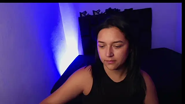 Snapshot of EmilySavvato chatting on January 1, 2025, 12:32 am EmilySavvato online show from January 1, 2025, 12:32 am