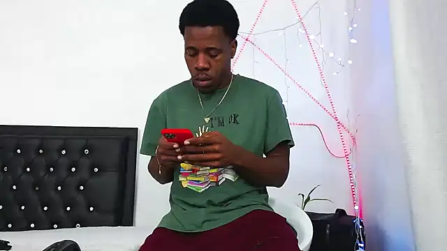 Snapshot of Damian_hart_24CM chatting on April 12, 2026, 10:18 am Damian hart 24CM online show from April 12, 2026, 10:18 am