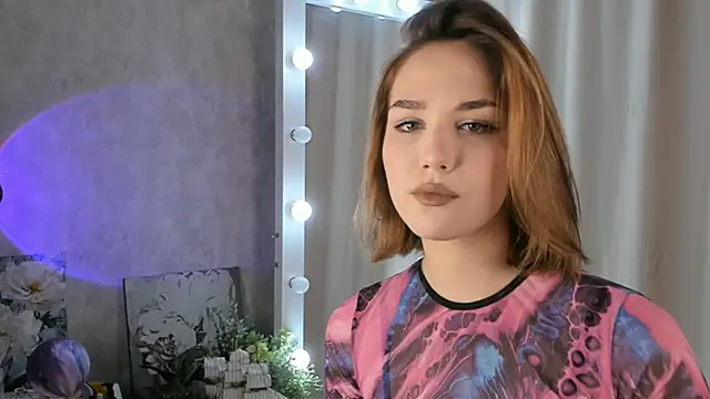 Tate Angel online show from September 19, 2025, 6:23 pm